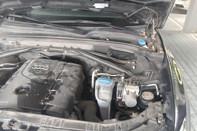 Used Audi Q5 2011 2.0TFSI Comfort Version Engine Bay Left