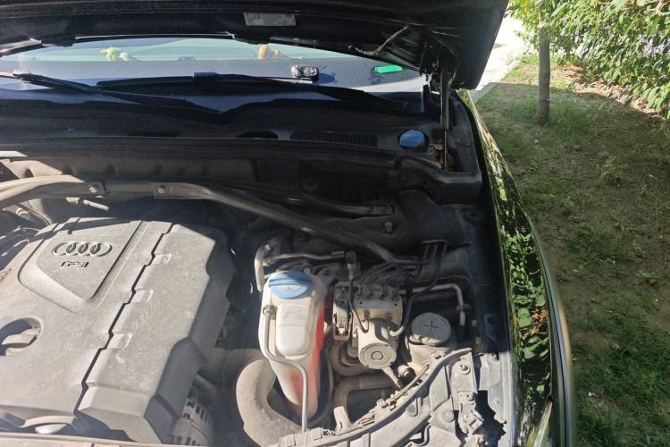 Used Audi Q5 2011 2.0TFSI Luxury Edition Engine Bay Left