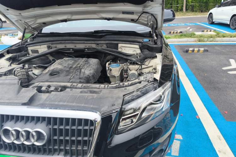 Used Audi Q5 2011 2.0TFSI Technology Model Engine Bay Left