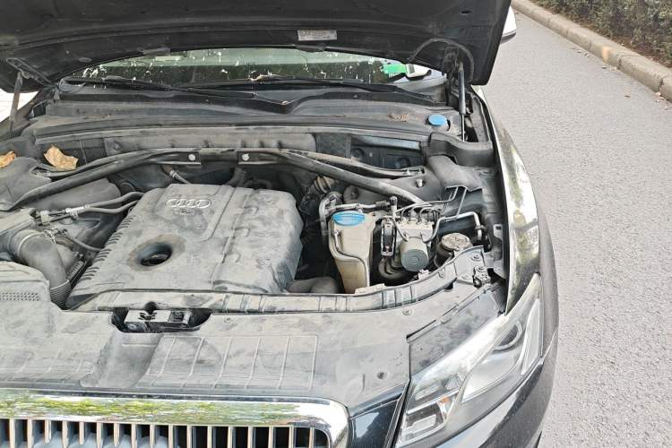 Used Audi Q5 2011 2.0TFSI Technology Model Engine Bay Left