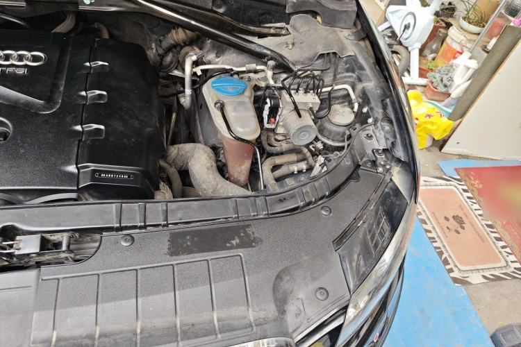 Used Audi Q5 2011 2.0TFSI Technology Model Engine Bay Left