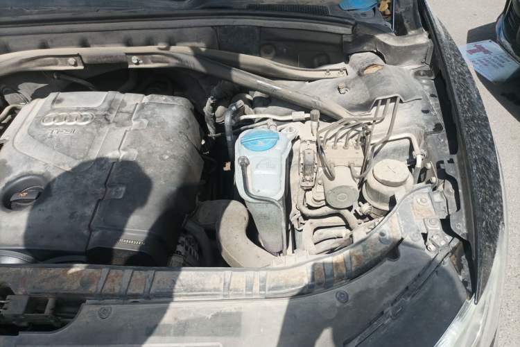 Used Audi Q5 2011 2.0TFSI Technology Model Engine Bay Left