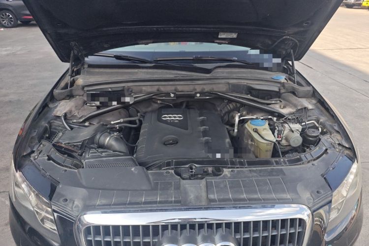Used Audi Q5 2011 2.0TFSI Ambition Edition Engine Bay
