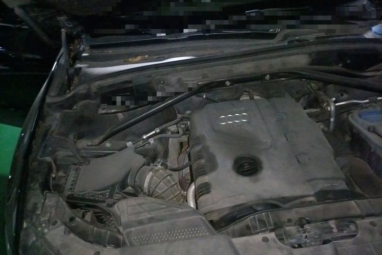 Used Audi Q5 2011 2.0TFSI Technology Model Engine Bay Right