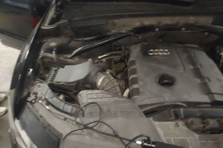 Used Audi Q5 2011 2.0TFSI Technology Model Engine Bay Right