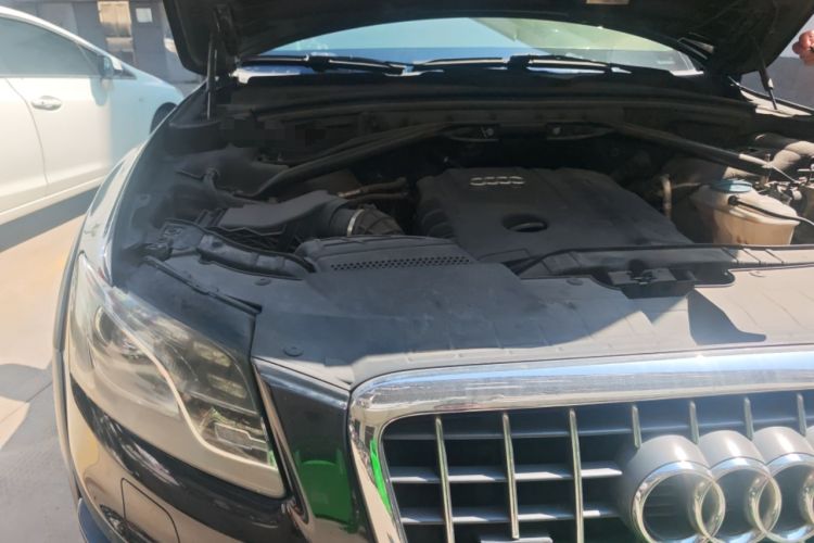 Used Audi Q5 2011 2.0TFSI Luxury Edition Engine Bay Right