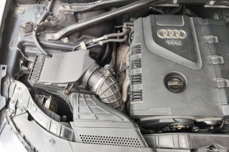 Used Audi Q5 2011 2.0TFSI Comfort Version Engine Bay Right