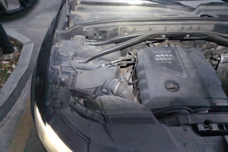 Used Audi Q5 2011 2.0TFSI Luxury Edition Engine Bay Right