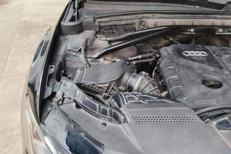 Used Audi Q5 2011 2.0TFSI Technology Model Engine Bay Right