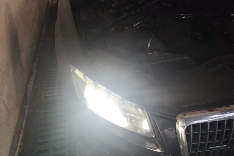 Used Audi Q5 2011 2.0TFSI Comfort Version Engine Bay Right