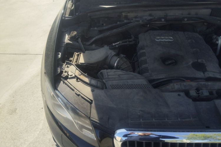 Used Audi Q5 2011 2.0TFSI Dynamic Edition Engine Bay Right