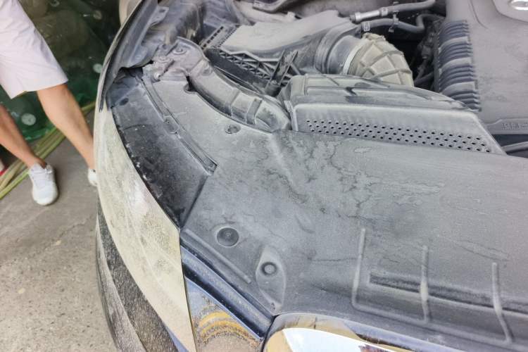 Used Audi Q5 2011 2.0TFSI Comfort Version Engine Bay Right