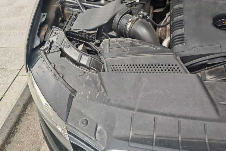 Used Audi Q5 2011 2.0TFSI Comfort Version Engine Bay Right