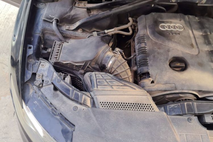 Used Audi Q5 2011 2.0TFSI Comfort Version Engine Bay Right