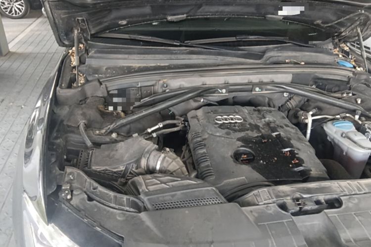 Used Audi Q5 2011 2.0TFSI Comfort Version Engine Bay Right