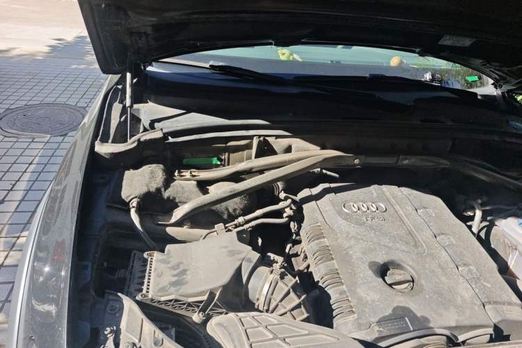 Used Audi Q5 2011 2.0TFSI Luxury Edition Engine Bay Right