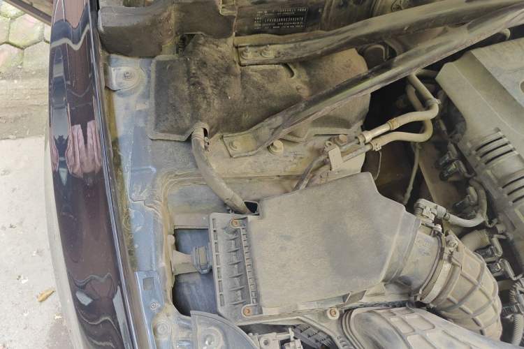Used Audi Q5 2011 2.0TFSI Comfort Version Engine Bay Right