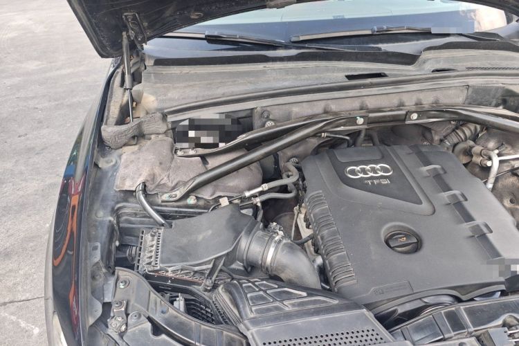 Used Audi Q5 2011 2.0TFSI Ambition Edition Engine Bay Right