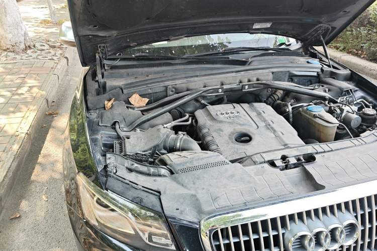Used Audi Q5 2011 2.0TFSI Technology Model Engine Bay Right