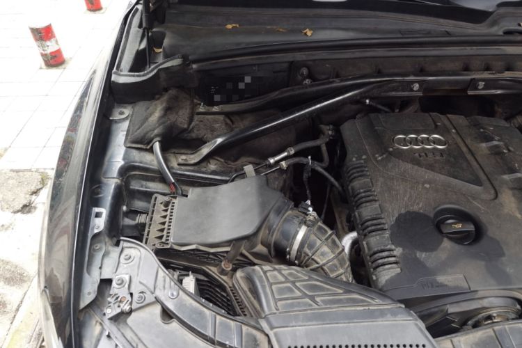 Used Audi Q5 2011 2.0TFSI Technology Model Engine Bay Right