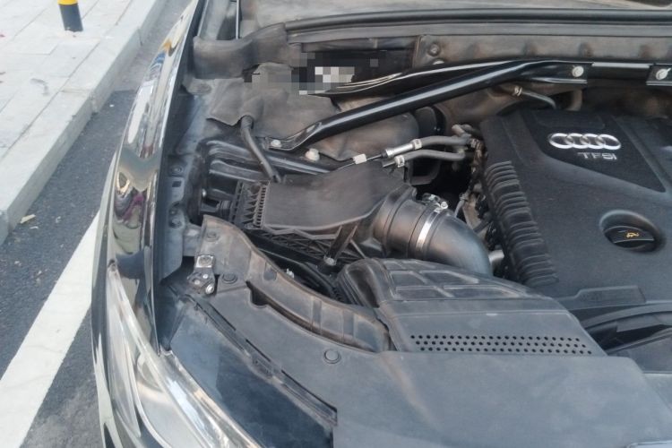 Used Audi Q5 2011 2.0TFSI Dynamic Edition Engine Bay Right