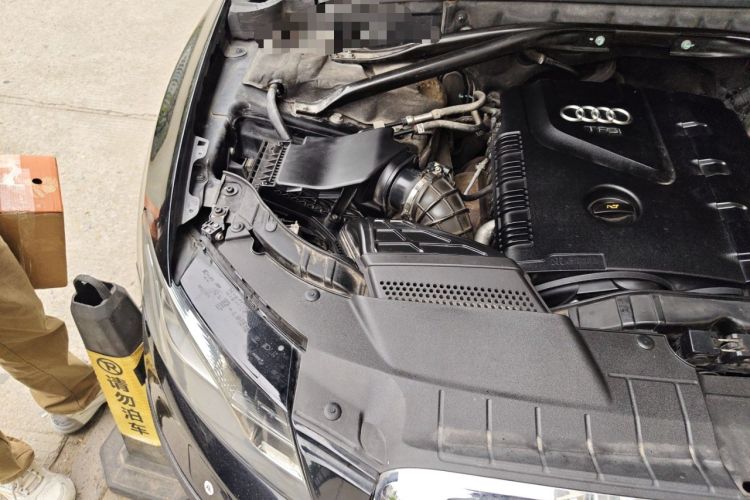 Used Audi Q5 2011 2.0TFSI Technology Model Engine Bay Right