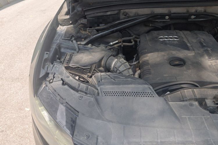 Used Audi Q5 2011 2.0TFSI Comfort Version Engine Bay Right