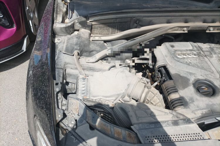 Used Audi Q5 2011 2.0TFSI Technology Model Engine Bay Right
