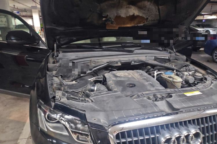 Used Audi Q5 2011 2.0TFSI Comfort Version Engine Bay Right