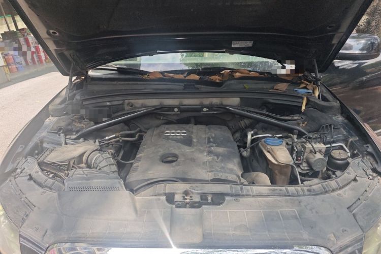 Used Audi Q5 2011 2.0TFSI Comfort Version Engine Bay