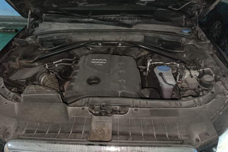 Used Audi Q5 2011 2.0TFSI Technology Model Engine Bay