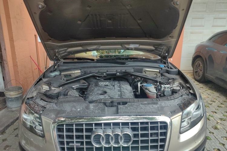 Used Audi Q5 2011 2.0TFSI Luxury Edition Engine Bay
