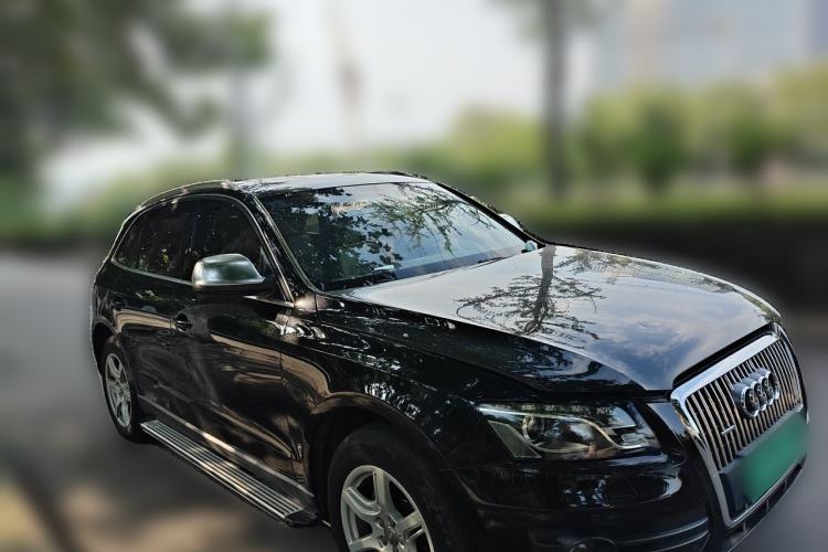 Used Audi Q5 2011 2.0TFSI Technology Model Front Right 45 Deg