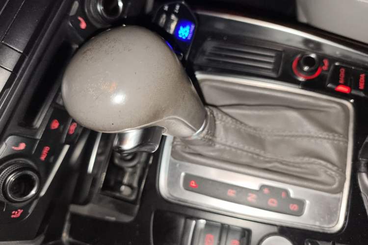Used Audi Q5 2011 2.0TFSI Technology Model Gear Lever