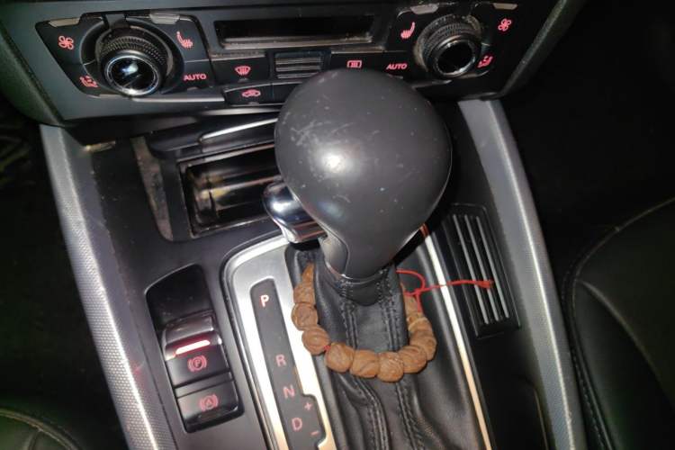 Used Audi Q5 2011 2.0TFSI Technology Model Gear Lever