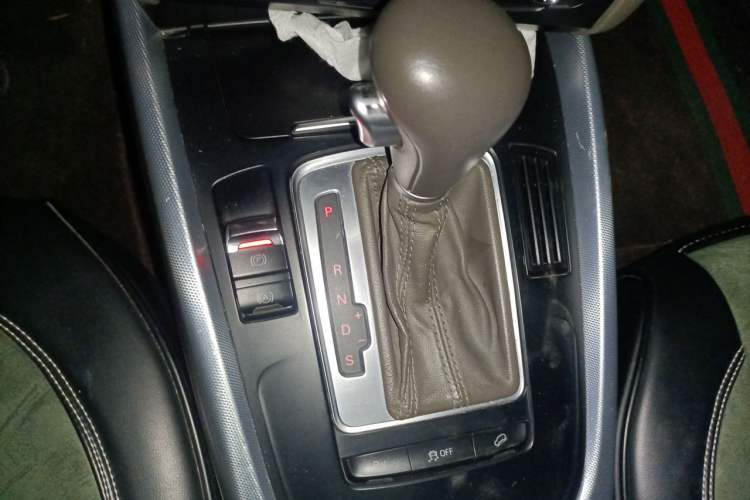 Used Audi Q5 2011 2.0TFSI Technology Model Gear Lever