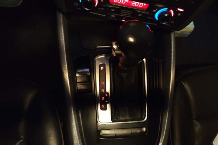 Used Audi Q5 2011 2.0TFSI Technology Model Gear Lever