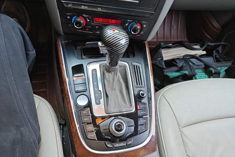 Used Audi Q5 2011 2.0TFSI Comfort Version Gear Lever
