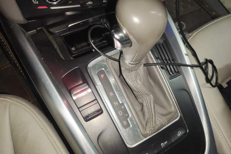 Used Audi Q5 2011 2.0TFSI Technology Model Gear Lever