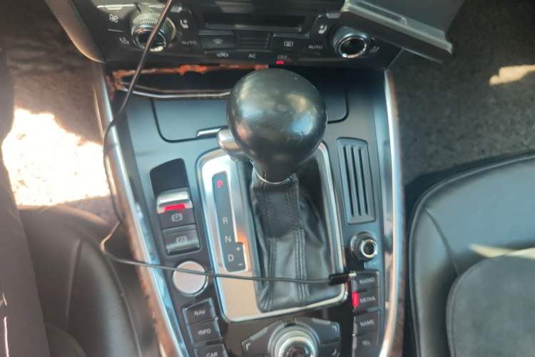 Used Audi Q5 2011 2.0TFSI Luxury Edition Gear Lever