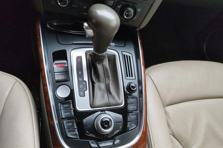 Used Audi Q5 2011 2.0TFSI Comfort Version Gear Lever