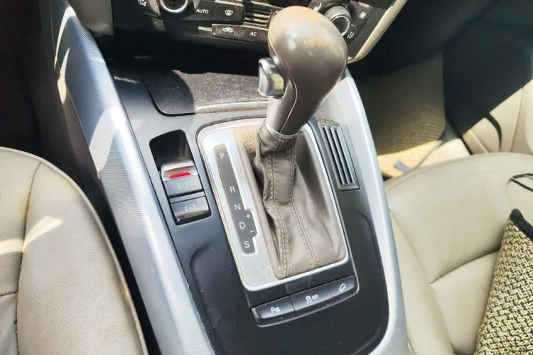 Used Audi Q5 2011 2.0TFSI Technology Model Gear Lever