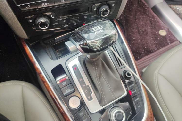 Used Audi Q5 2011 2.0TFSI Comfort Version Gear Lever