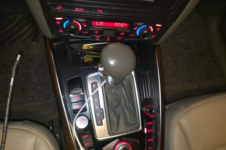 Used Audi Q5 2011 2.0TFSI Comfort Version Gear Lever