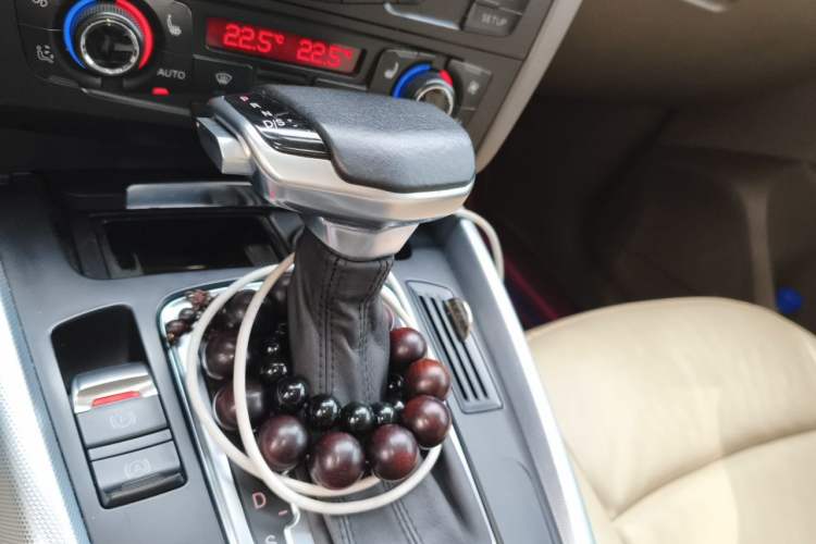 Used Audi Q5 2011 2.0TFSI Technology Model Gear Lever