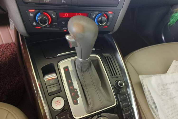 Used Audi Q5 2011 2.0TFSI Comfort Version Gear Lever