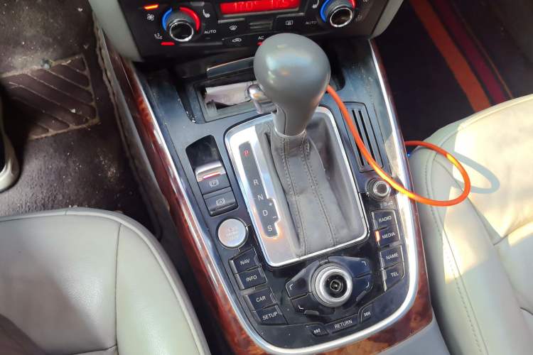 Used Audi Q5 2011 2.0TFSI Comfort Version Gear Lever