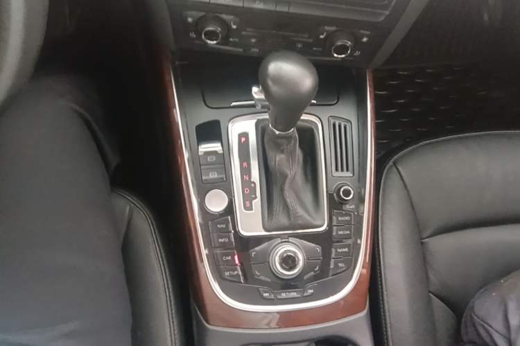 Used Audi Q5 2011 2.0TFSI Comfort Version Gear Lever