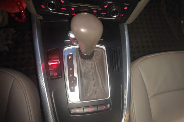 Used Audi Q5 2011 2.0TFSI Comfort Version Gear Lever