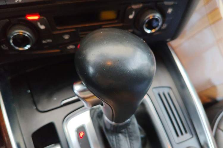 Used Audi Q5 2011 2.0TFSI Comfort Version Gear Lever